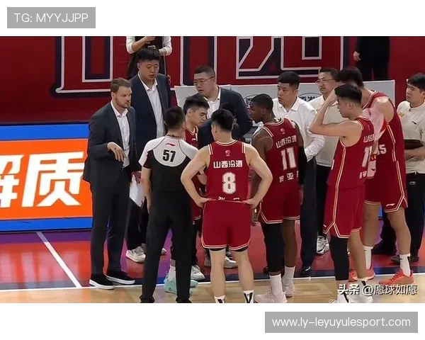争议不断！冠军热门比赛判罚引发大量球迷讨论，冠军走势再生变化